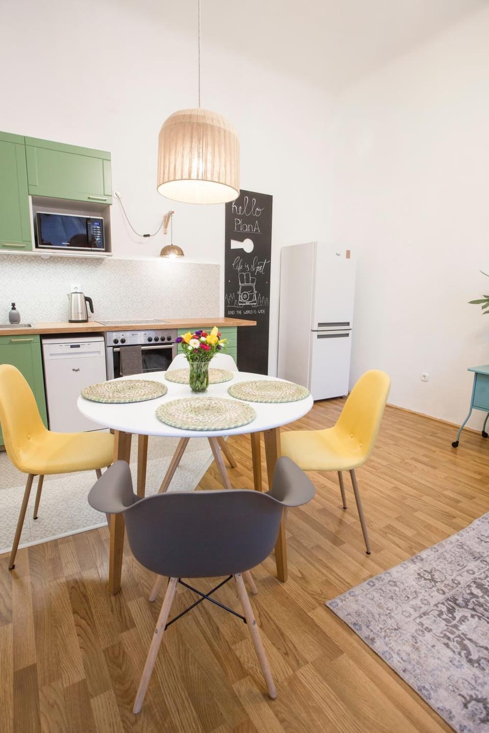 Kitchen or kitchenette, Dining area, minibar, pet friendly, stove