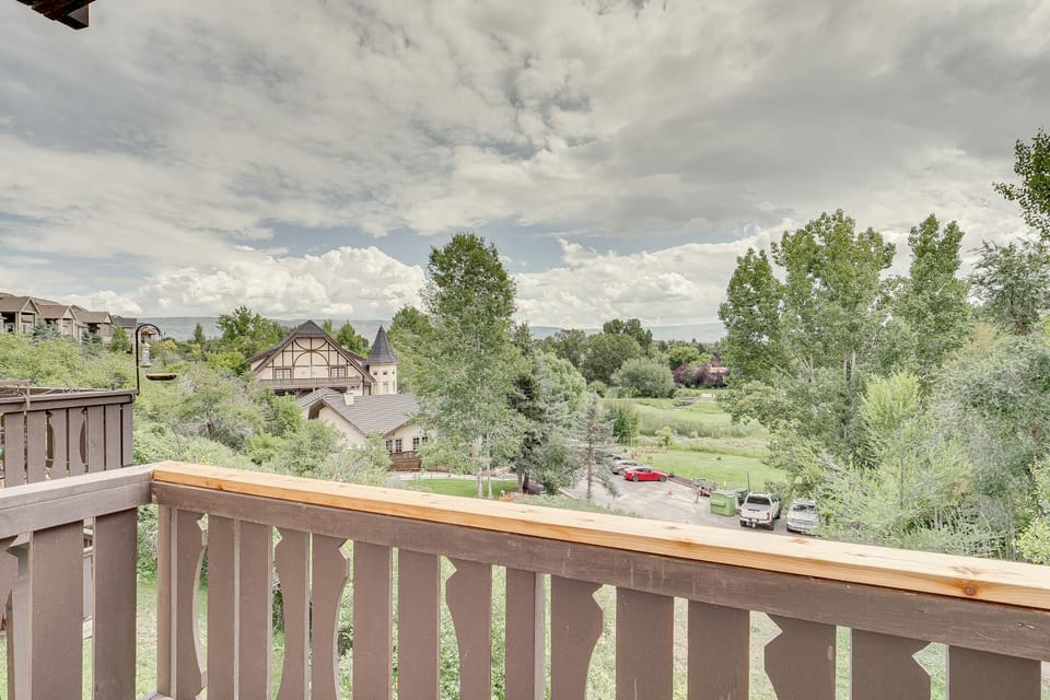Luxe Midway Condo w/ Golf Course & Mountain Views! House in Midway