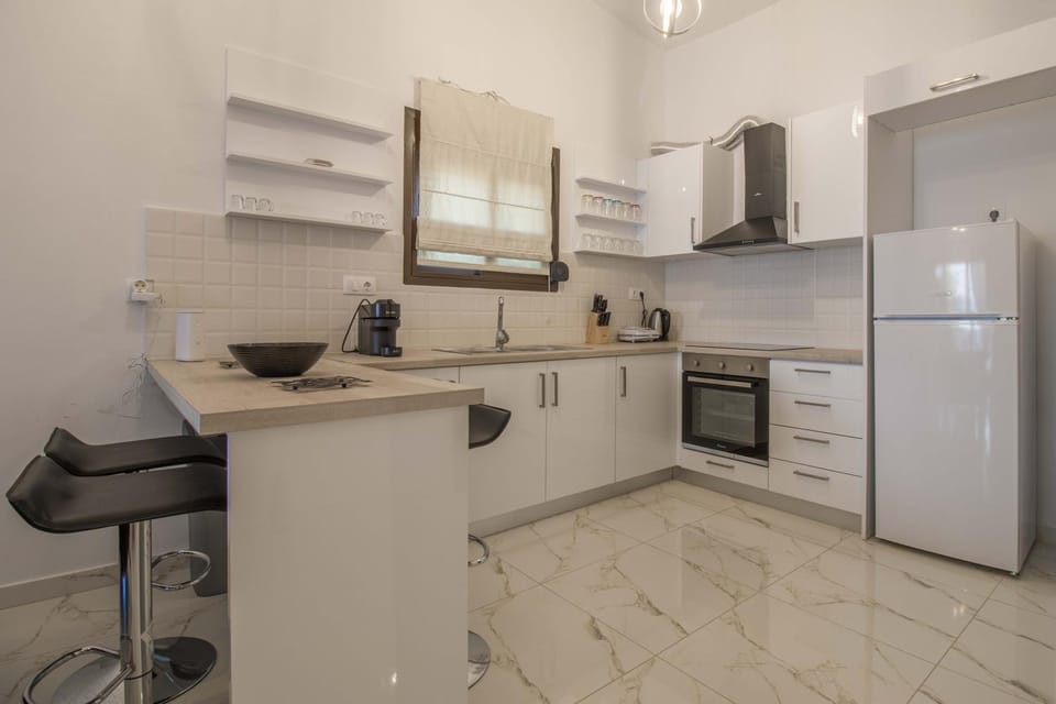 Kitchen or kitchenette, pet friendly, stove