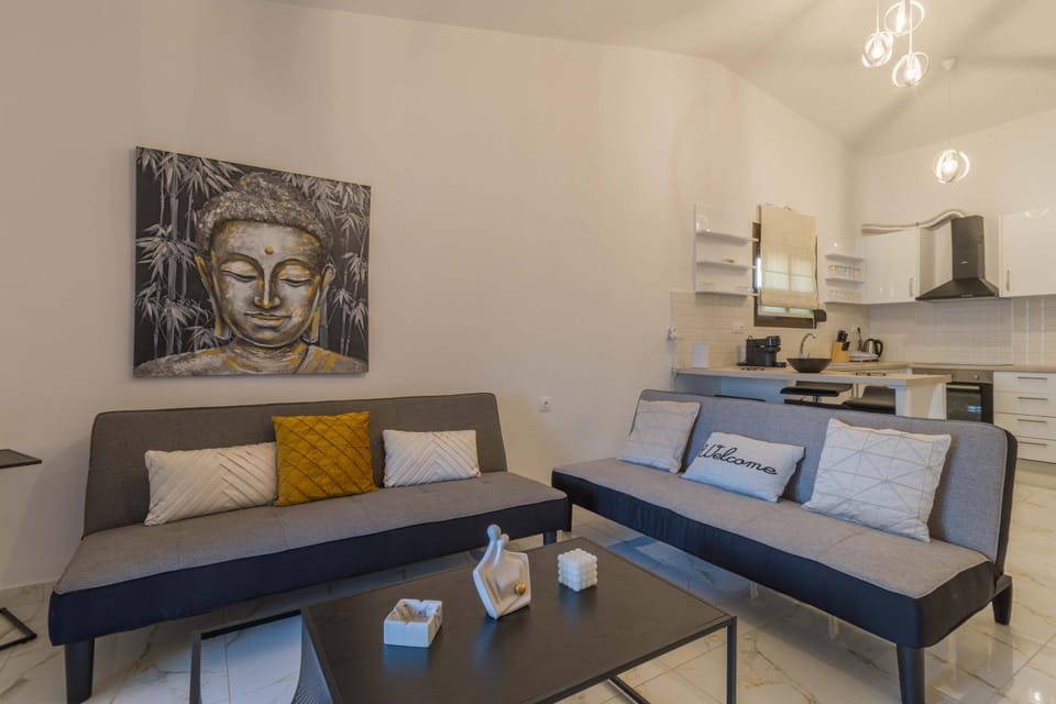 Living room, Seating area, Dining area, stove