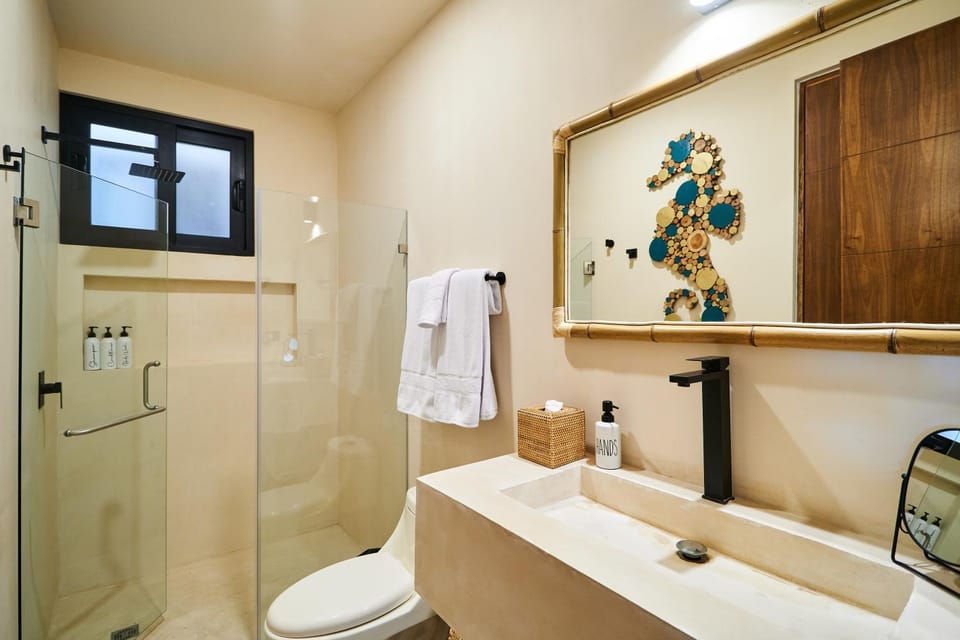 Shower, Toilet, Bathroom, towels