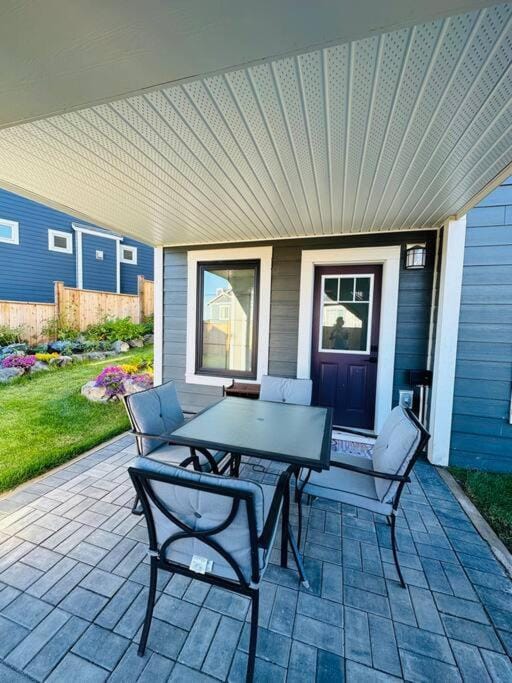 The Royal Bay Escape: Cozy 2 bedrooms garden suite Apartment in Vancouver Island