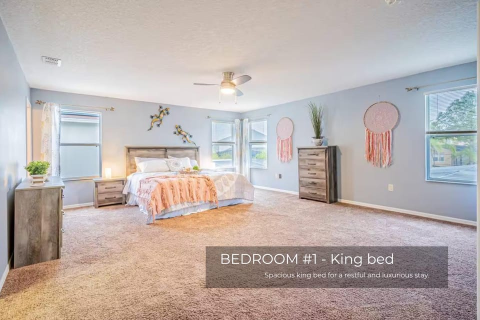 Photo of the whole room, Bedroom