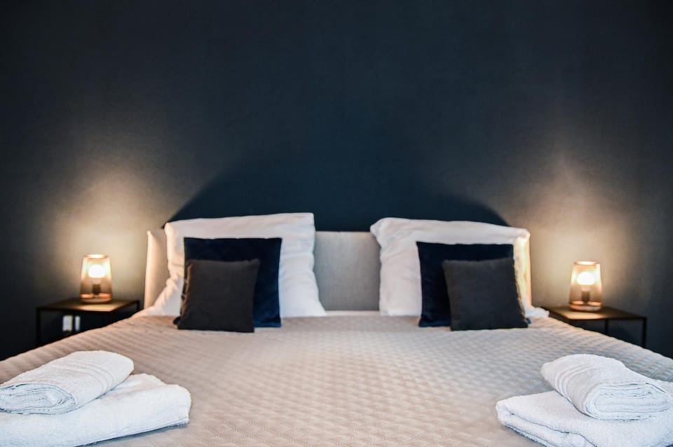 Bed, Decorative detail, Bedroom, cot, soundproof, towels