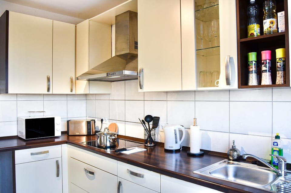 Coffee/tea facilities, Kitchen or kitchenette, dishwasher, minibar, pet friendly, stove, toaster, kitchen