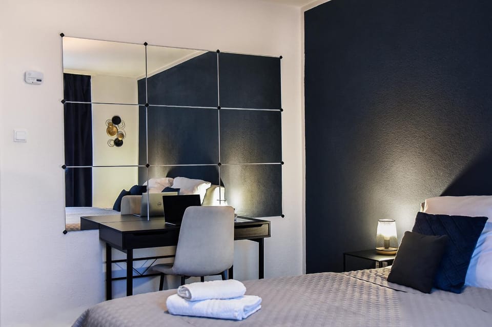 Bed, Bedroom, cot, soundproof, towels