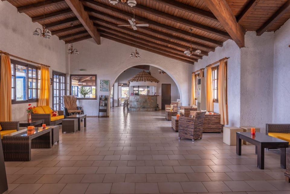 Communal lounge/ TV room, Lobby or reception, Lounge or bar, Mountain view, Sea view