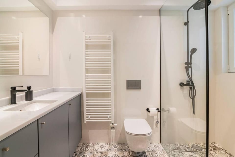 Shower, Toilet, Bathroom, towels