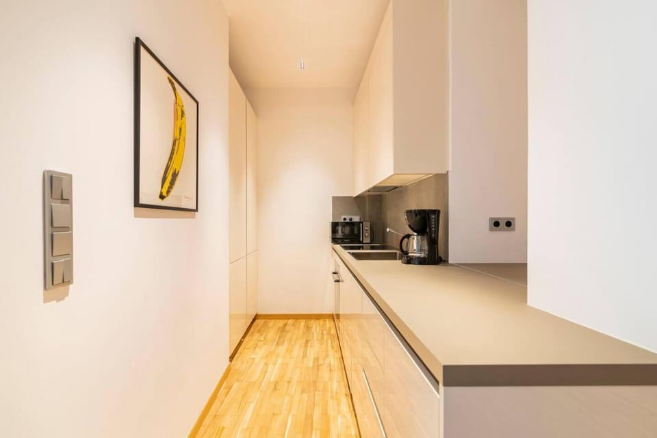 Coffee/tea facilities, Kitchen or kitchenette, dishwasher, microwave, oven, stove, stove