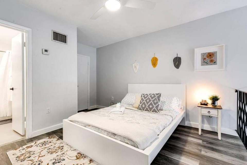 Airport Loft 1b full kitchen Virg 10 Apartment in Miami Springs