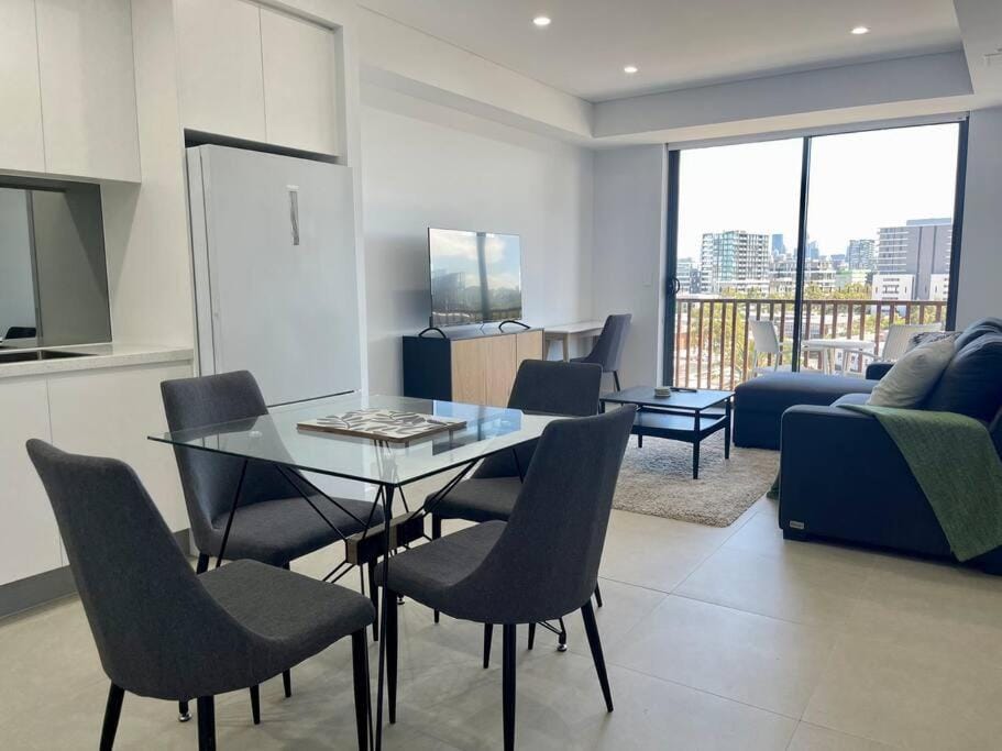 Cosy Stays 1 Bedroom Apartment Rosebery Parking & Balcony Sydney Escape Apartment in Sydney