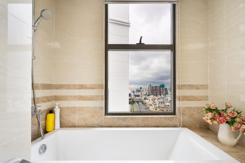 Saigon Royal Apartment 3 bedrooms 4 beds for 30 nights stay above Apartment in Ho Chi Minh City