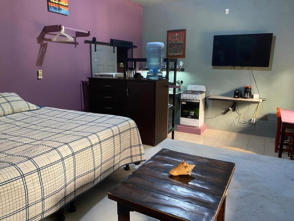 Airport Inn Roatan Hotel in Bay Islands Department