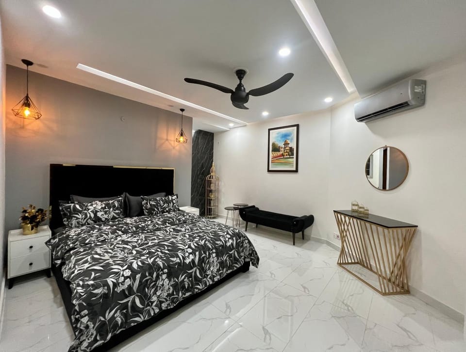Photo of the whole room, Bedroom, fireplace