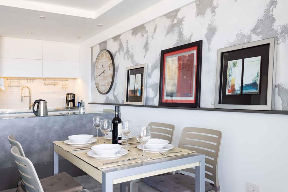 Coffee/tea facilities, Dining area