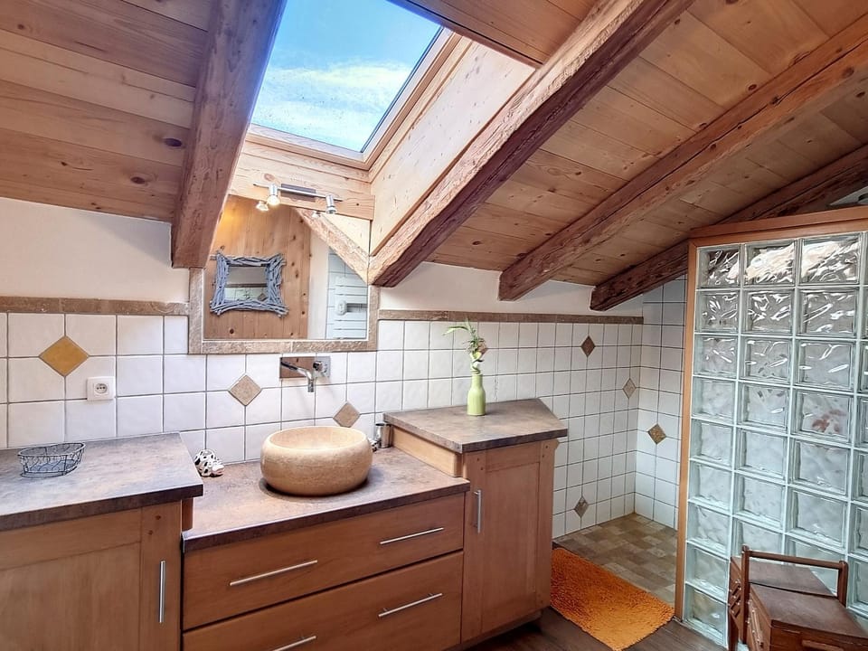 Bel Appartement à Cordon avec Vue Mont Blanc, Terrasse et Parking - FR-1-560-109 Apartment in Haute-Savoie