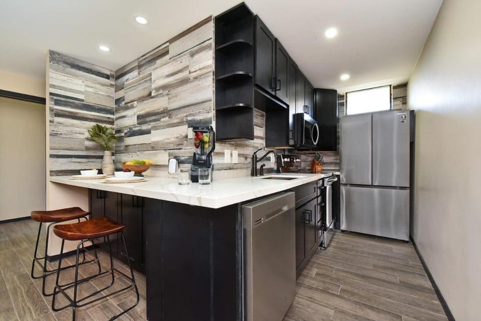 Nani Kai Hale 605 · NKH 605 Remodeled BeachFront w Pool AC Sandy House in Kihei