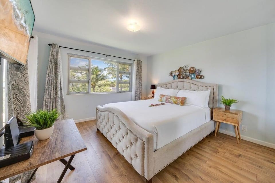 Menehune Shores 403 · MHS 403 Remodeled BeachFront 2BD Getaway House in Kihei