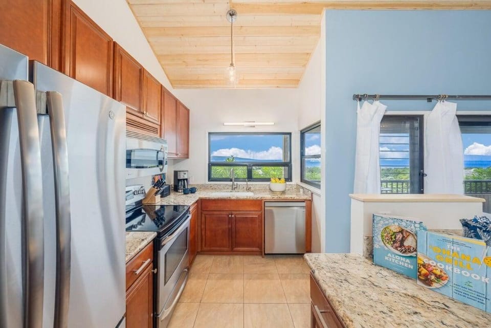Wailea Ekolu 504 · Remodeled 2BD w Panoramic Ocean Views AC House in Wailea