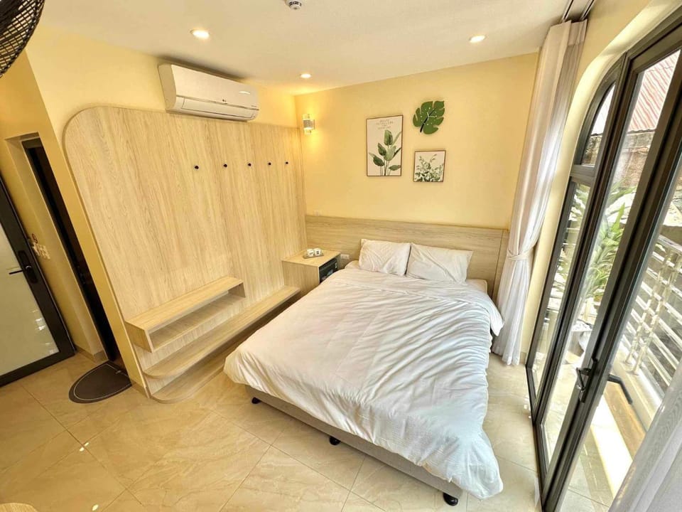 Bed, Photo of the whole room, Bedroom, air conditioner