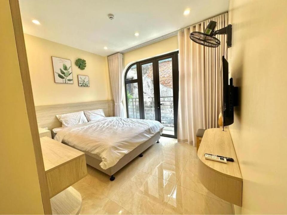 Bed, TV and multimedia, Balcony/Terrace, Bedroom