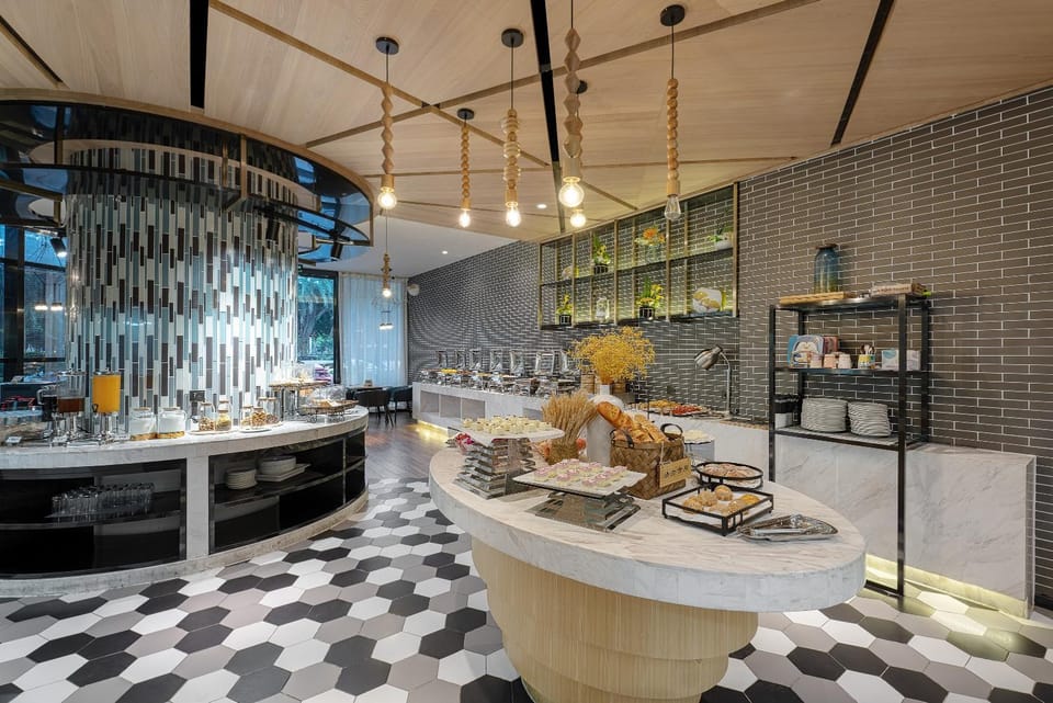 Restaurant/places to eat, Restaurant/places to eat