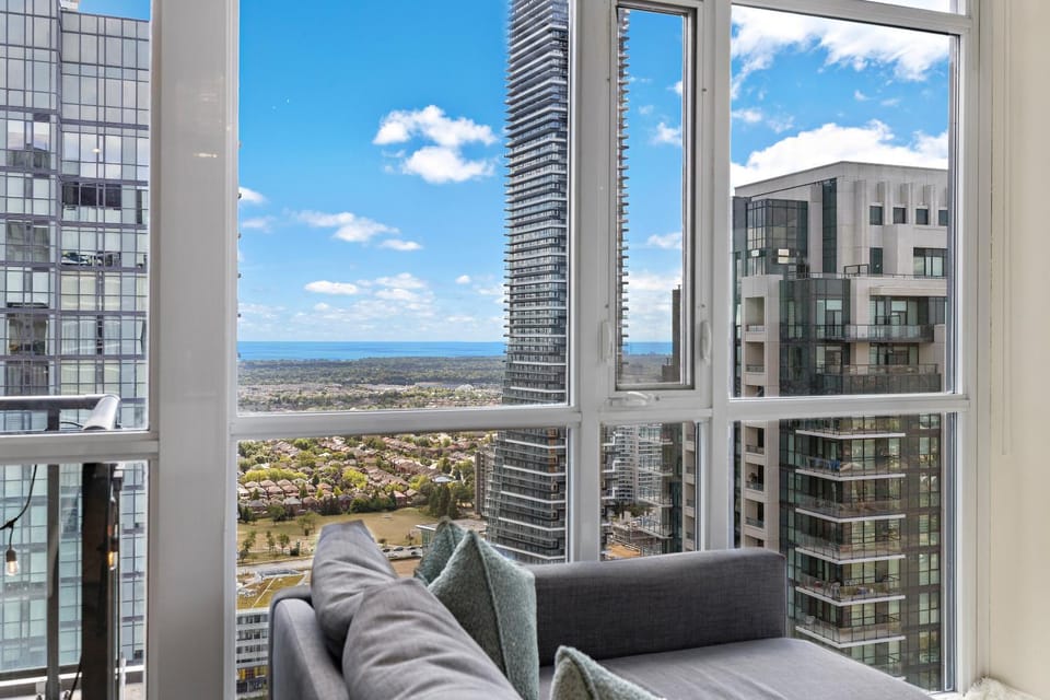 Ultra Luxurious 2.5 Bedroom 2 Full Bathroom 1 Parking Condo Near SQ1 Striking Views Apartment in Mississauga