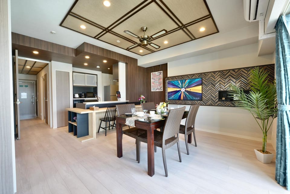 Kitchen or kitchenette, Living room