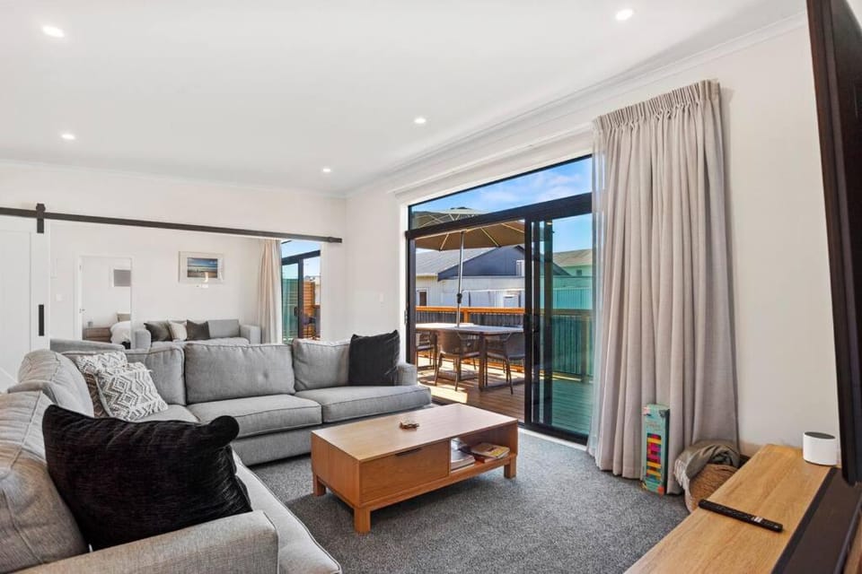 Leisure on Leo House in Bay Of Plenty