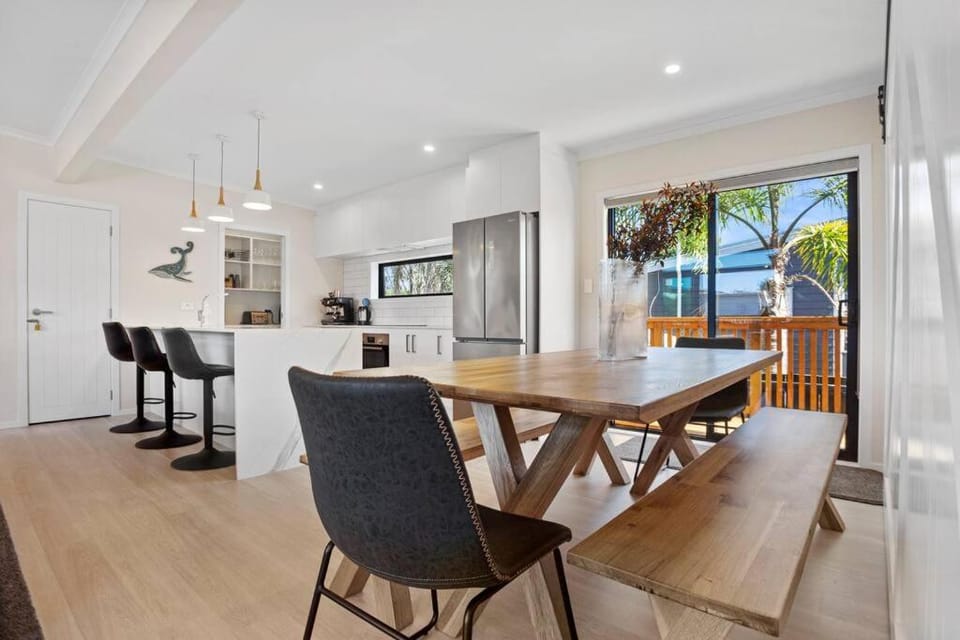 Leisure on Leo House in Bay Of Plenty