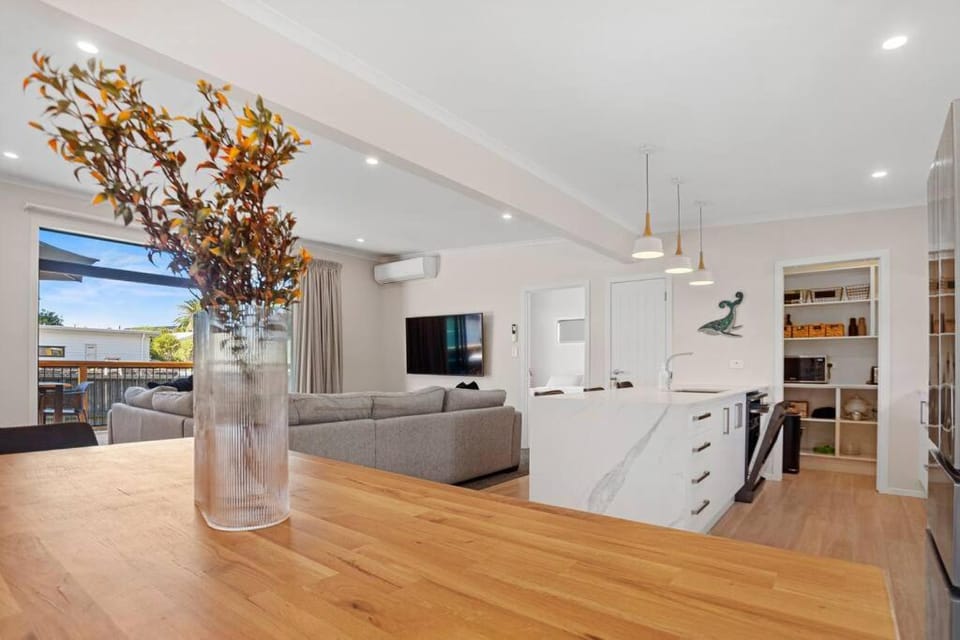 Leisure on Leo House in Bay Of Plenty