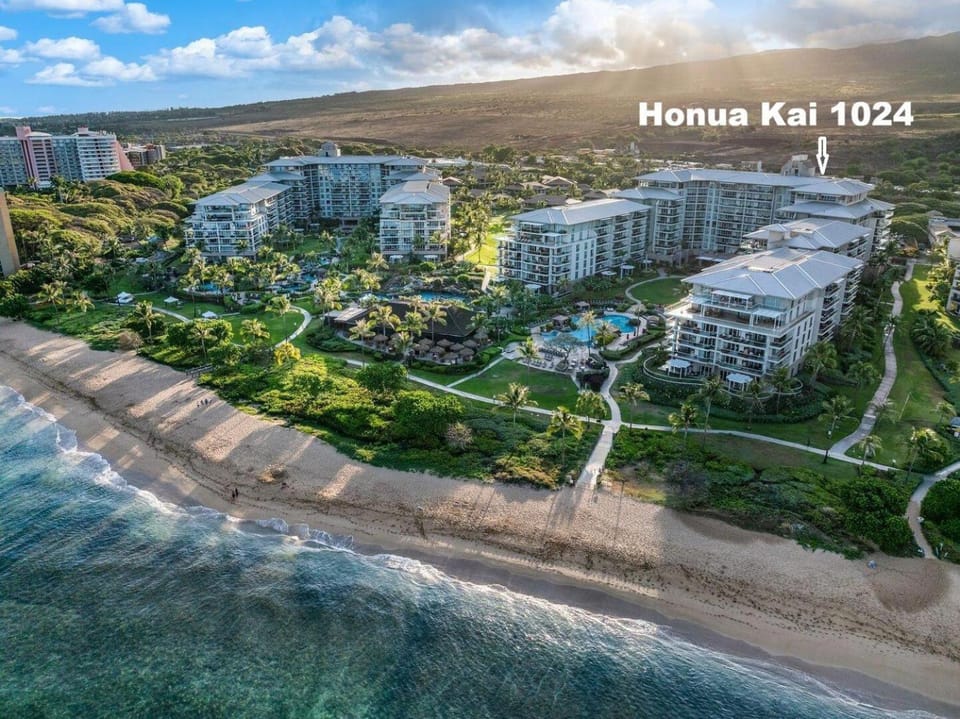Honua Kai 1024 · HK 1024 Updated Beachfront Luxury Condo w Pool House in Kaanapali