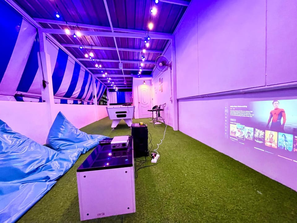 Night, TV and multimedia, Balcony/Terrace, Living room, Seating area, Evening entertainment