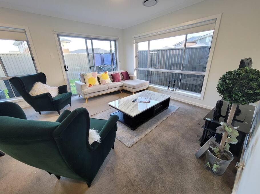 5 bedroom new house (no stairs) House in Sydney