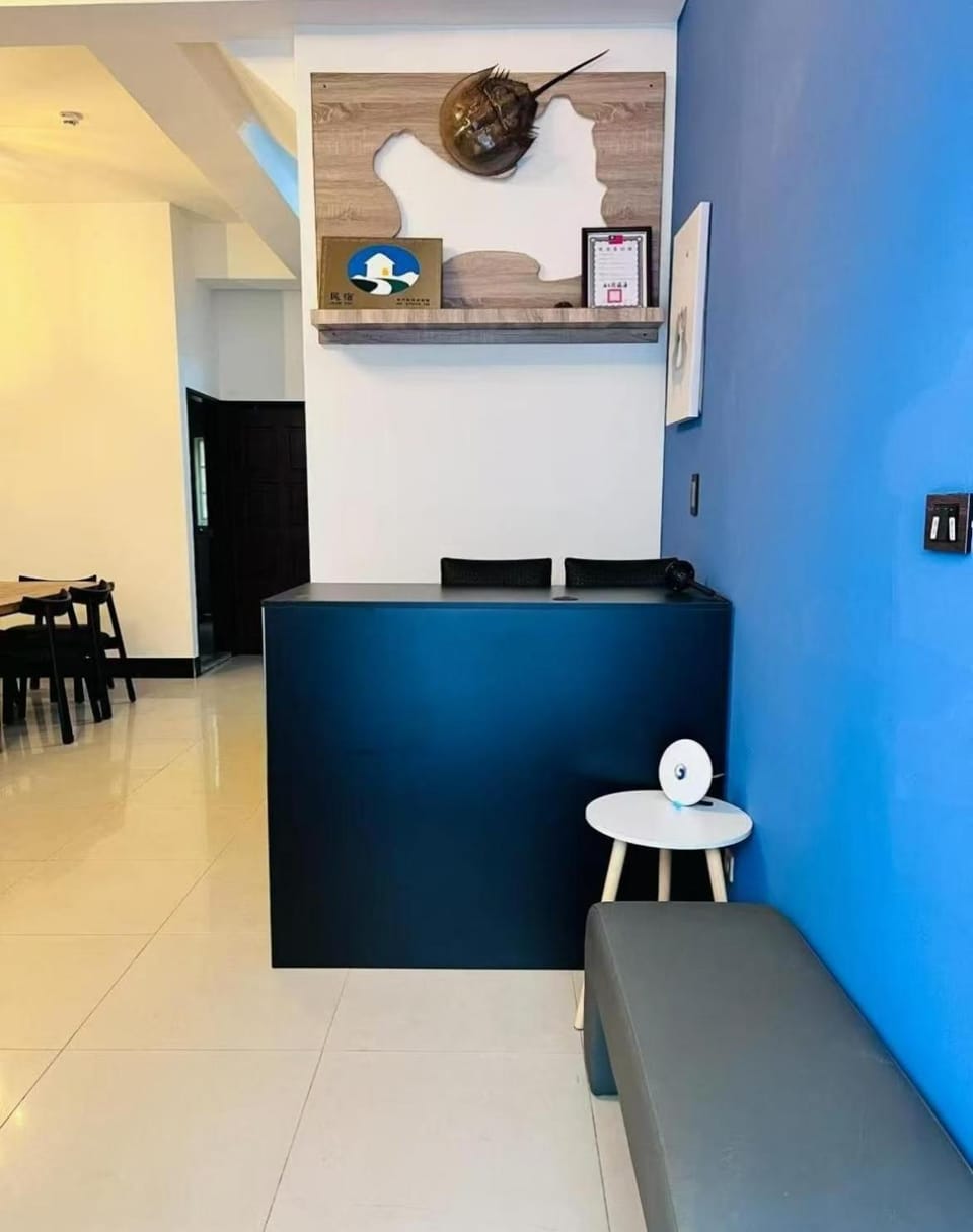 Kitchen or kitchenette, Living room, Seating area