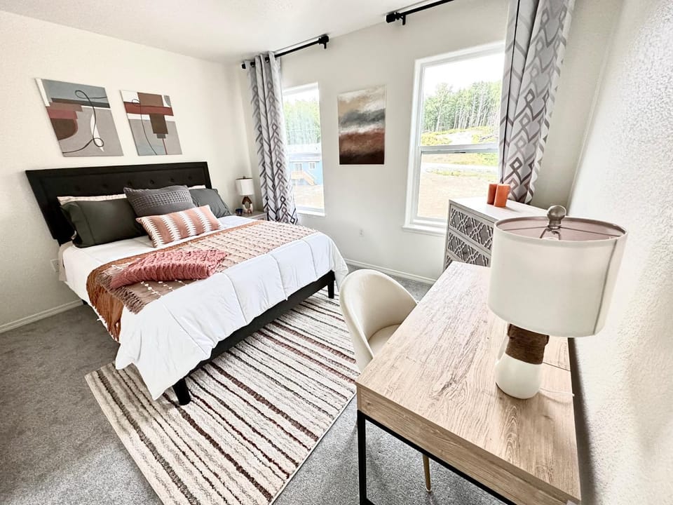 Bed, TV and multimedia, Photo of the whole room, Bedroom
