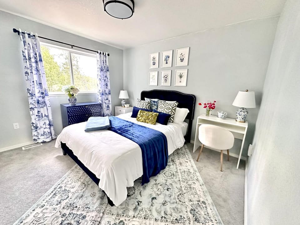 Photo of the whole room, Bedroom