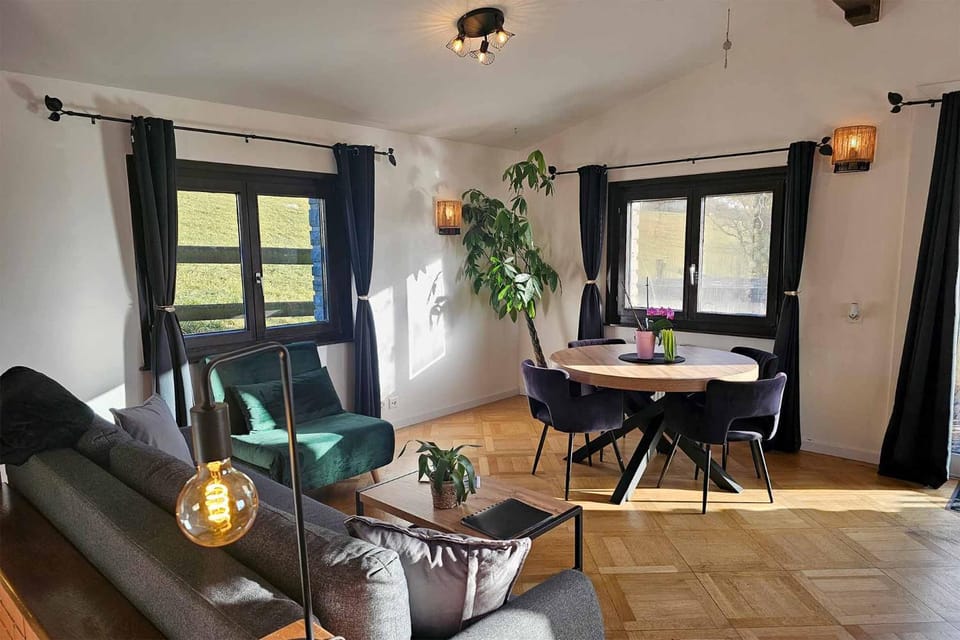 Seating area, Dining area