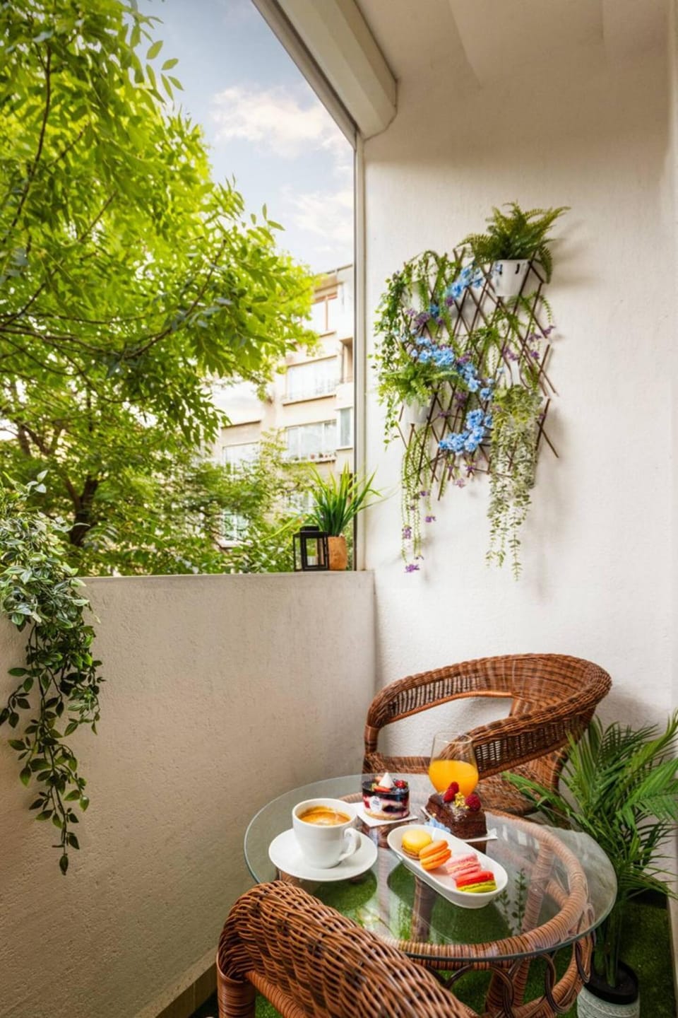 Patio, Facade/entrance, Day, Garden, Food and drinks, Dining area, Food, Garden view, Breakfast, Continental breakfast