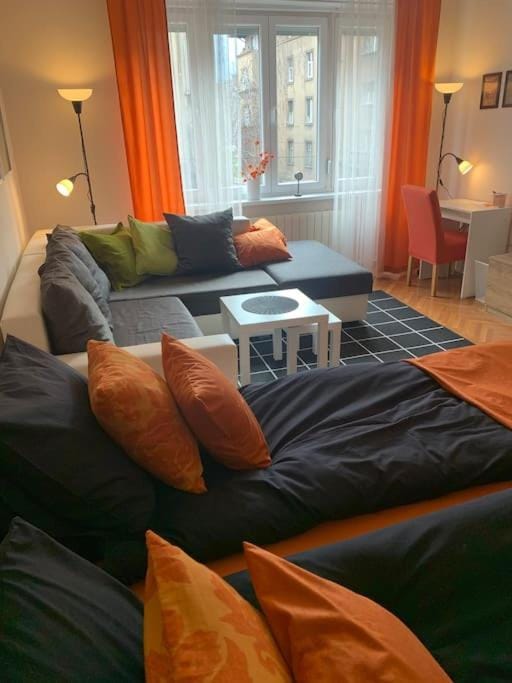 Bed, Seating area