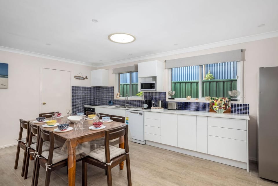 Walking Distance to Birubi Beach House in Anna Bay