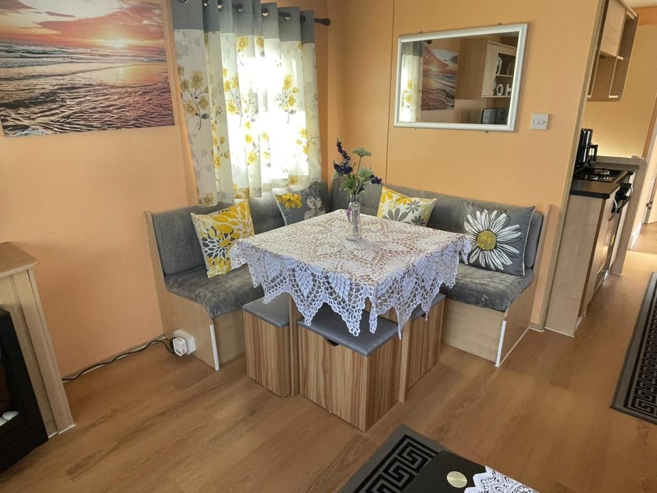 Bright Family Caravan with Deck & BBQ at Seawick Holiday Park, Clacton Campground/ 
RV Resort in Tendring District