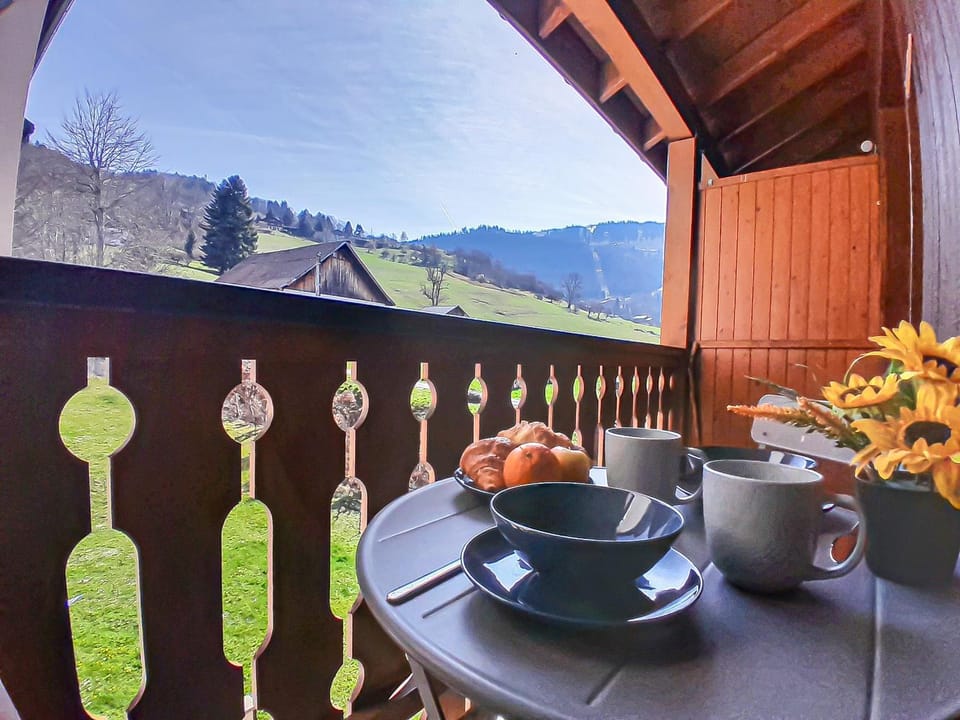 Balcony/Terrace, Mountain view