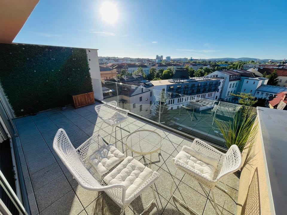 Balcony/Terrace, Seating area, City view