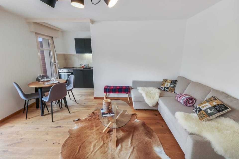 Living room, Dining area