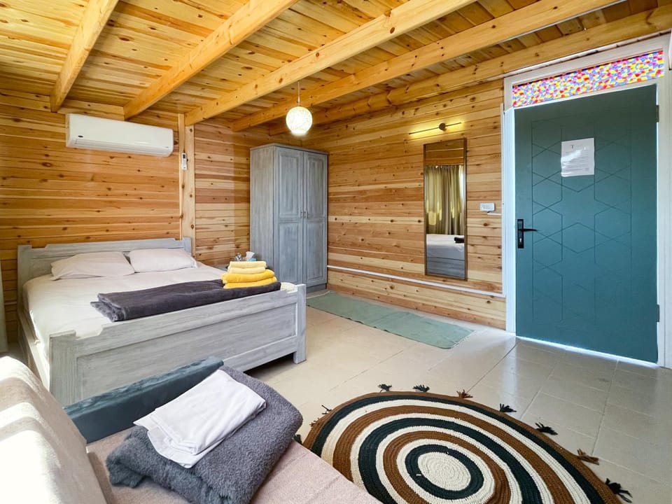 Bed, Bedroom, towels, air conditioner