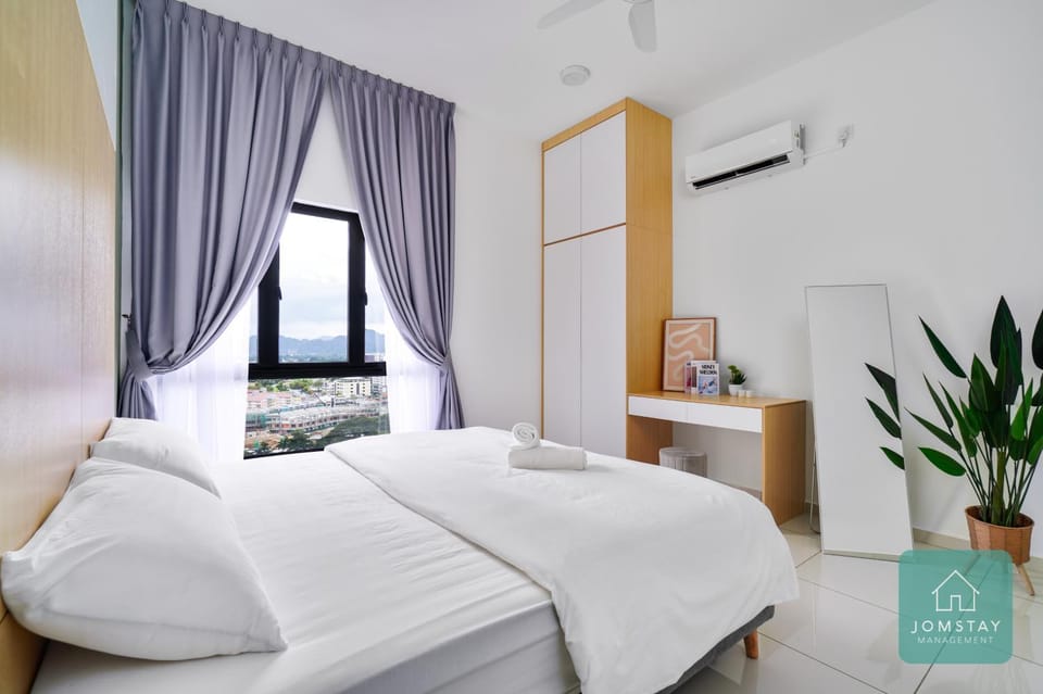 Bed, View (from property/room), Photo of the whole room, Bedroom, towels, wardrobe, air conditioner
