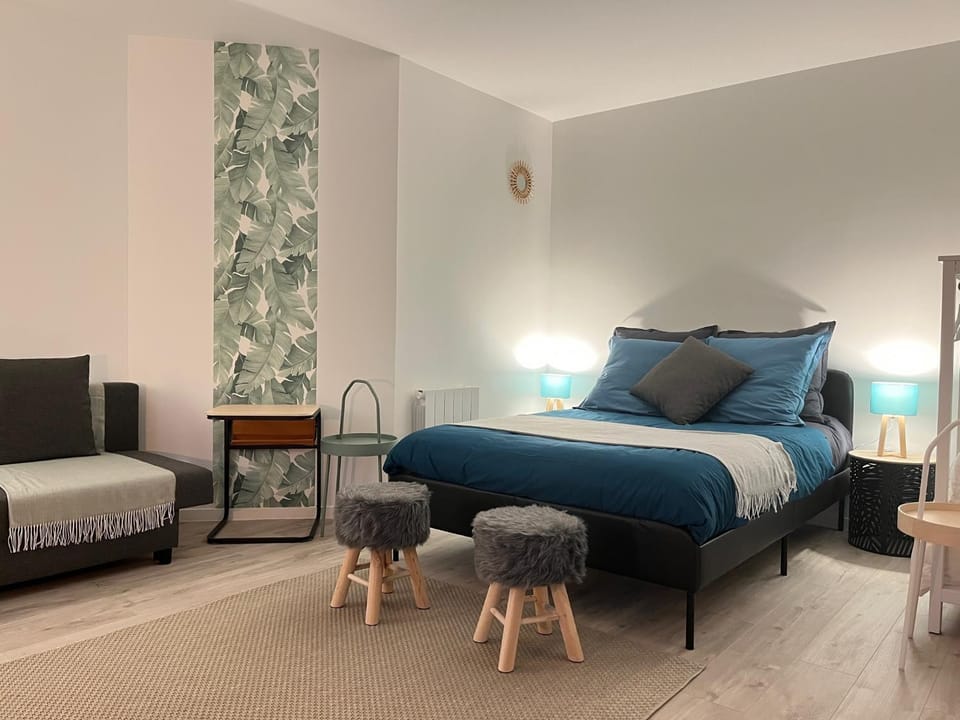 Bed, Photo of the whole room