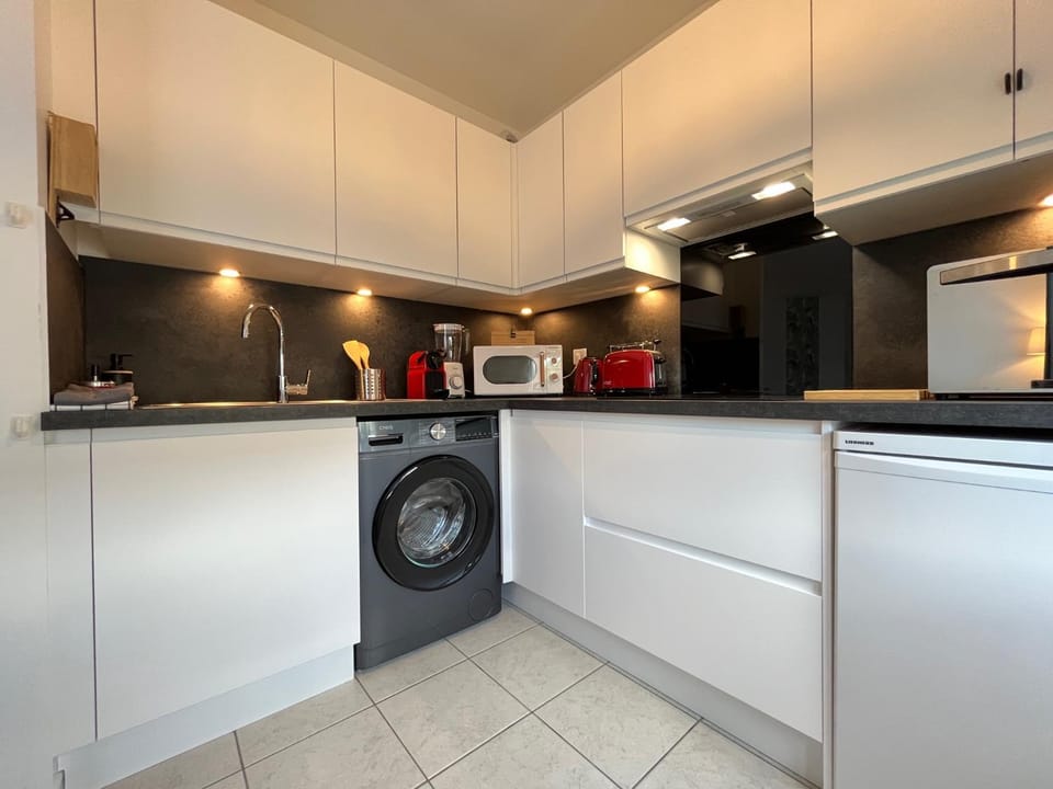 Coffee/tea facilities, Kitchen or kitchenette, minibar, stove, toaster, washing machine