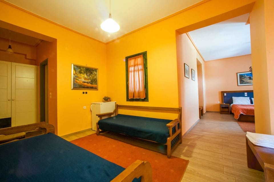 Ο Ξενώνας της Κατερίνας Capsule hotel in Peloponnese, Western Greece and the Ionian